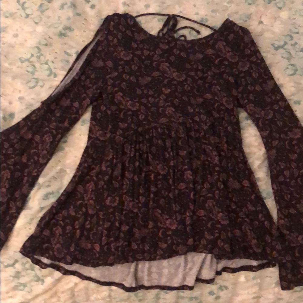 Maroon floral bell sleeve blouse